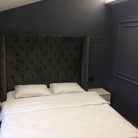 Hola Suites Aparthotel