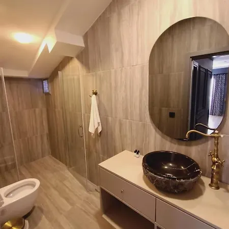 Hola Suites *