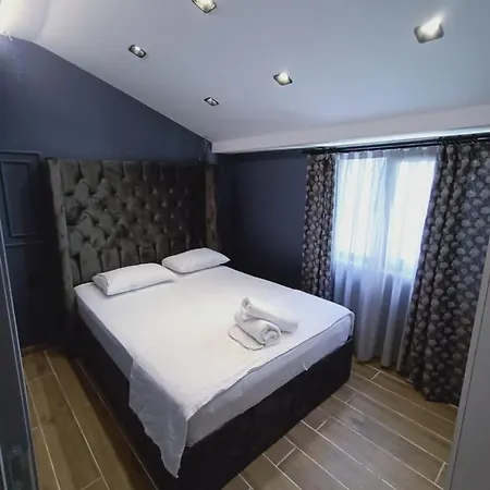 Hola Suites Appart hôtel *