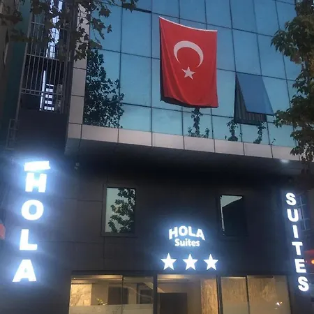 Hola Suites Appart hôtel *
